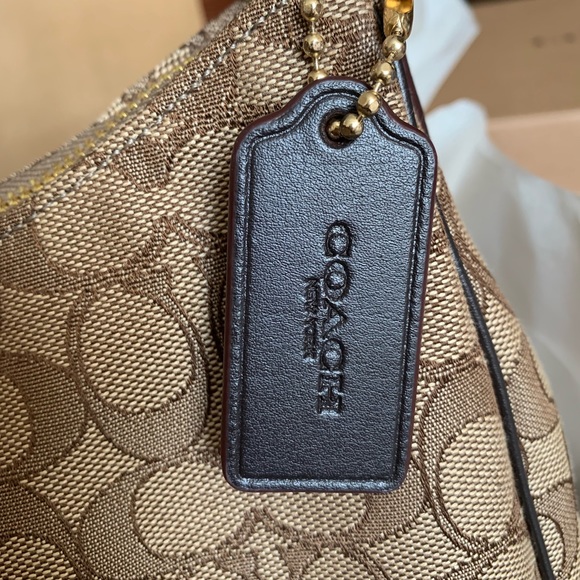 Coach - Picture 4 of 7